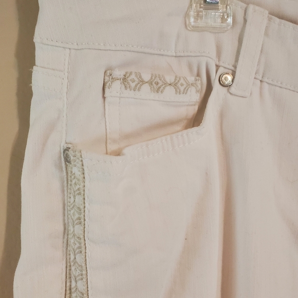 ➕ Code Bleu Denim Capris - Picture 3 of 6